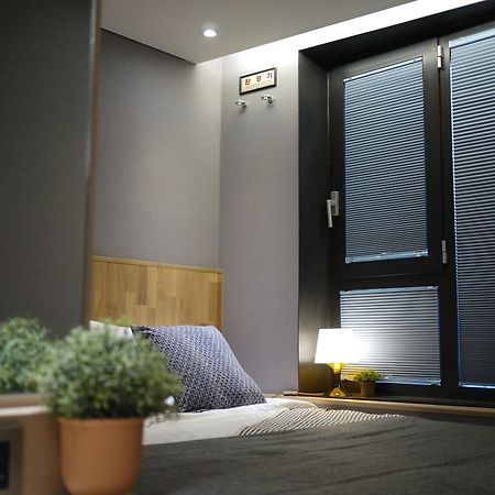 Hostel Cleo Seoul Hongdae Ngoại thất bức ảnh